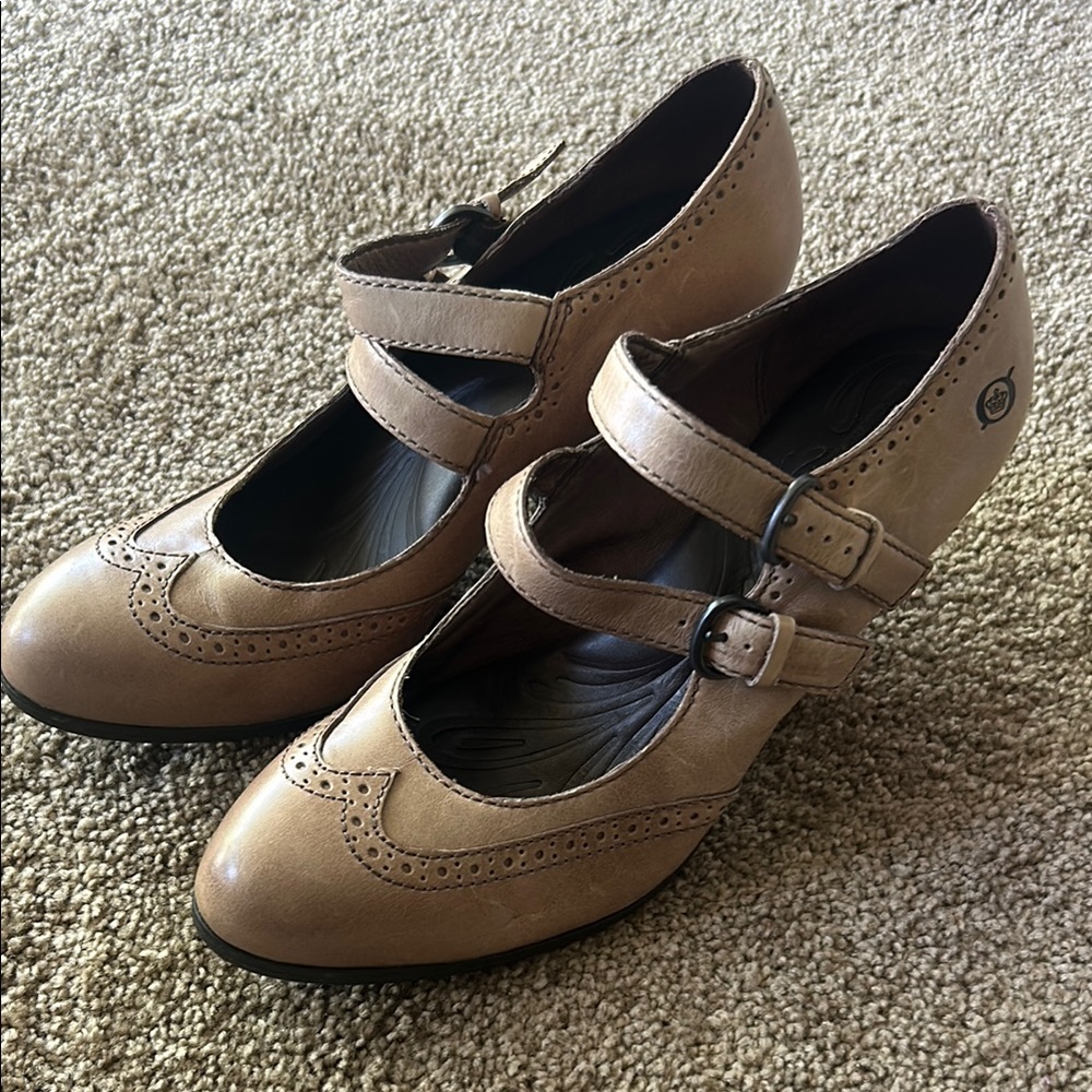 Born Tan Heels with Classic design